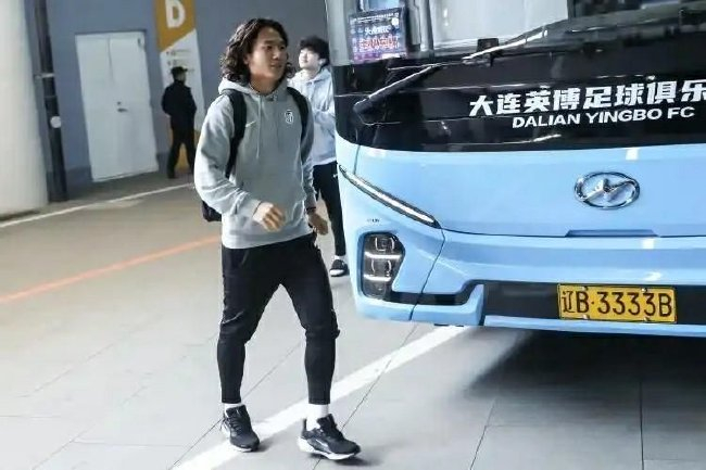 國(guó)足大名單或超50人 廖錦濤楊明洋考察遇隱憂(yōu) 國(guó)足大名單或超50人 廖錦濤楊明洋考察遇隱憂(yōu)