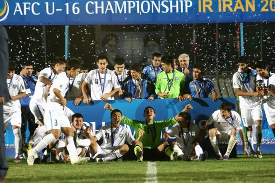 9人作戰(zhàn)2-0勝沙特，烏茲別克U17亞洲杯奪冠，三年三線突破青訓(xùn)成果