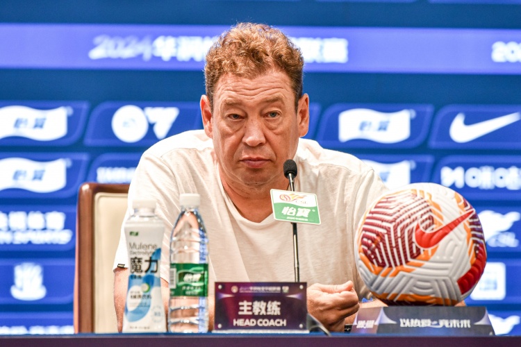 斯盧茨基：殘陣申花人員緊缺，百場里程碑拒評分