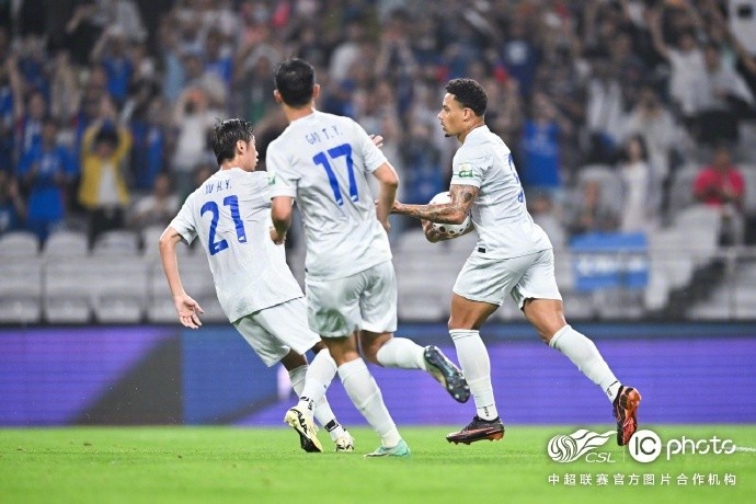 阿代米閃擊 卡爾采夫點(diǎn)射 深圳客場2-1終結(jié)申花不敗