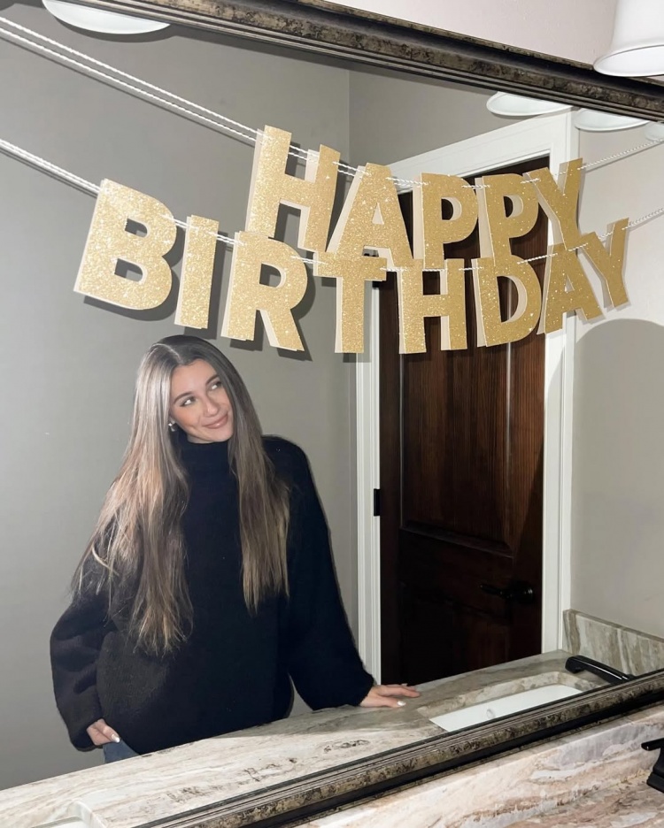 里夫斯28歲生日更換寸頭造型，女友社媒曬照