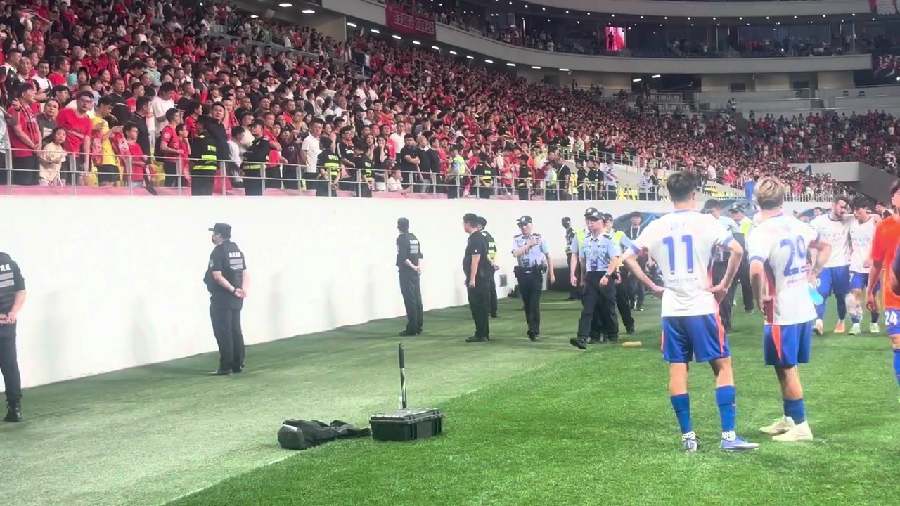 泰山0-1蓉城 克雷桑澤卡傷退 球迷謝場鼓掌