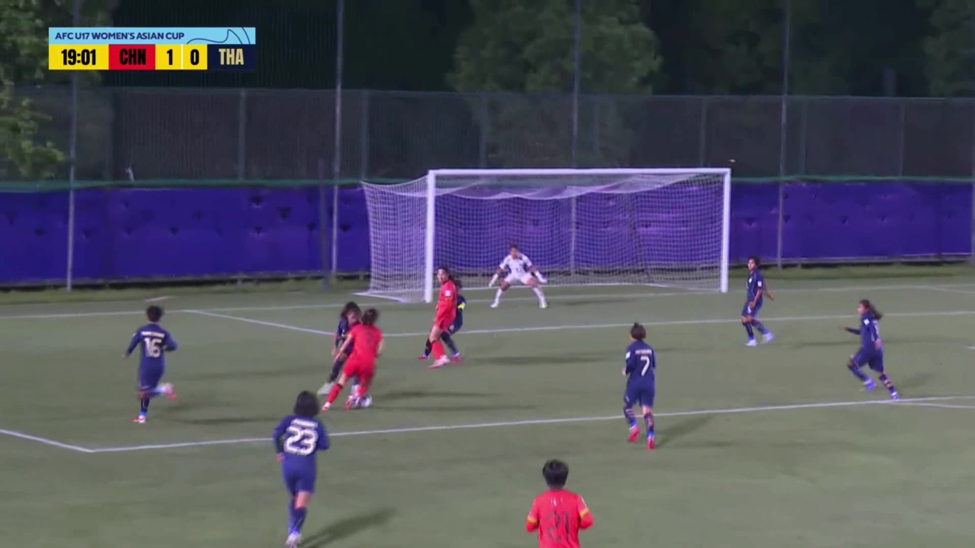 U17中國(guó)女足2-0領(lǐng)先！李啟嫻門(mén)前包抄破門(mén)