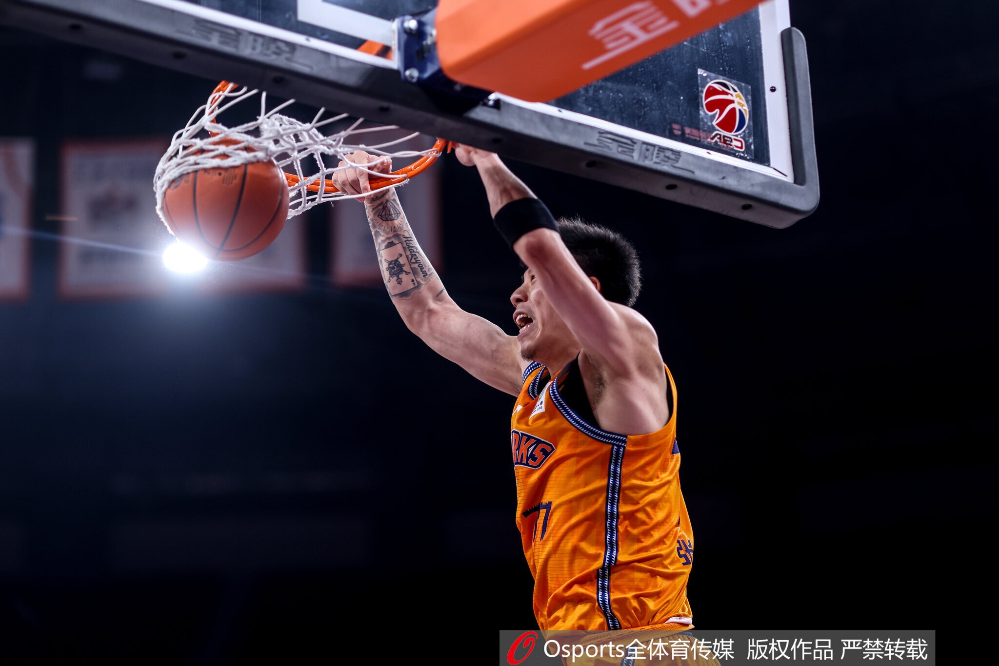 張鎮(zhèn)麟總決賽出色表現(xiàn)未換回國(guó)隊(duì)征召 男籃集訓(xùn)名單引爭(zhēng)議